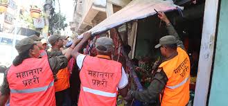 विराटनगरमा फुटपाथ अतिक्रमण हटाउन सुरु, अटेर गरे सामान जफत गरिने