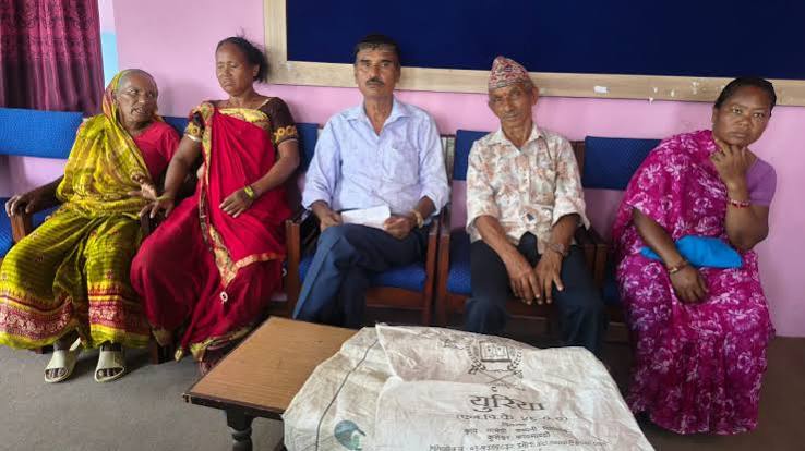 मोरङका कटहरीका किसानद्वारा अनुदानको मल वितरणमा अनियमितताको आरोप